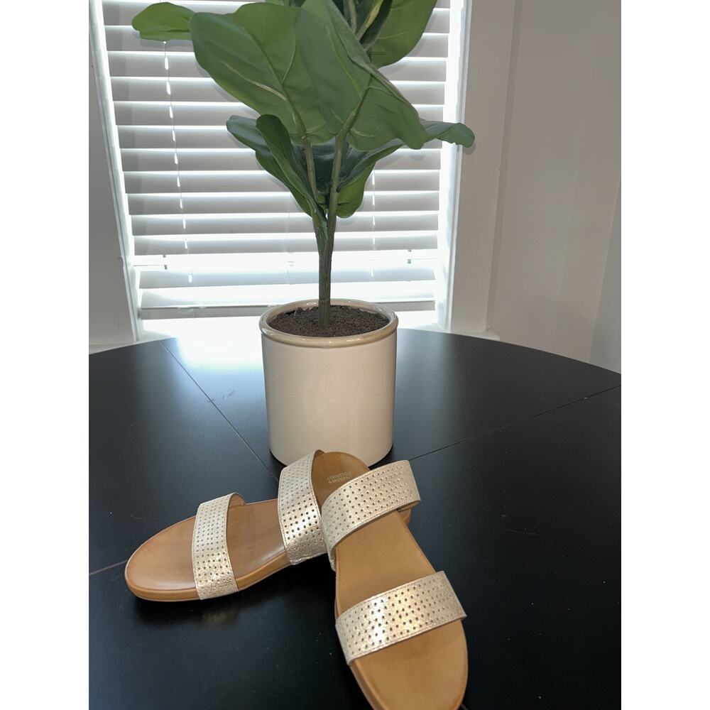 Brand New in Box Johnston & Murphy Jodi Perfed Gold Metallic Slide – Size 8.5 - Picture 5 of 8